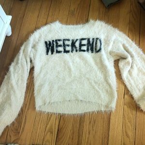 “WEEKEND” super soft sweater//in perfect shape